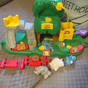 Fisher-Price Green Yellow Purple Playset with Animal Figures